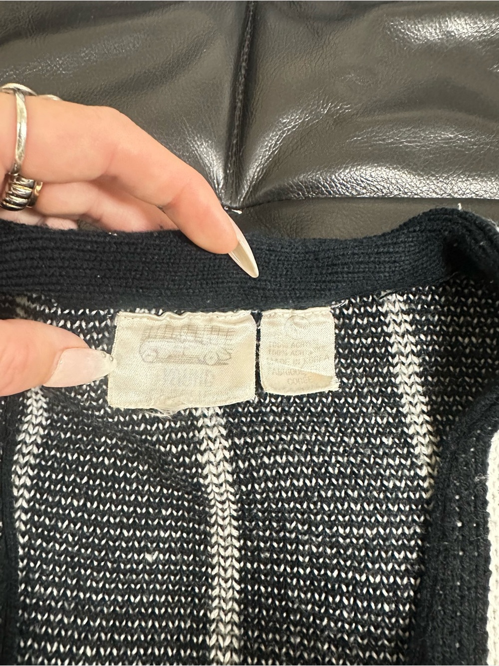 Vintage 90’s Black & White Stripe V-Neck Cardigan Sweater - Picture 7 of 10